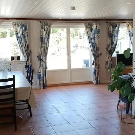 Flekkeroy Sjoboder 4 Soverom 8 Senger *